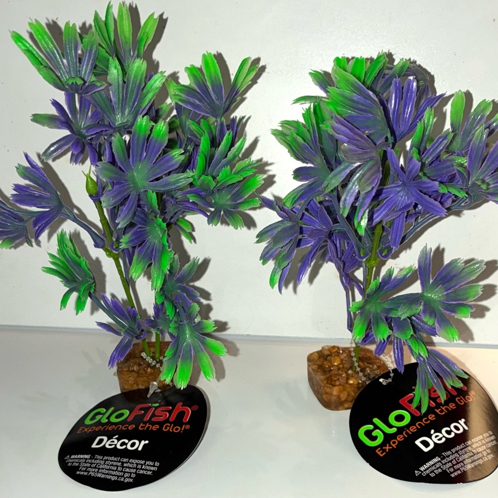3/$8 (2) GloFish Aquarium Plants Medium